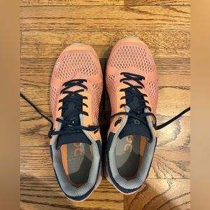 ON CloudSurfer Women’s sneakers size 7